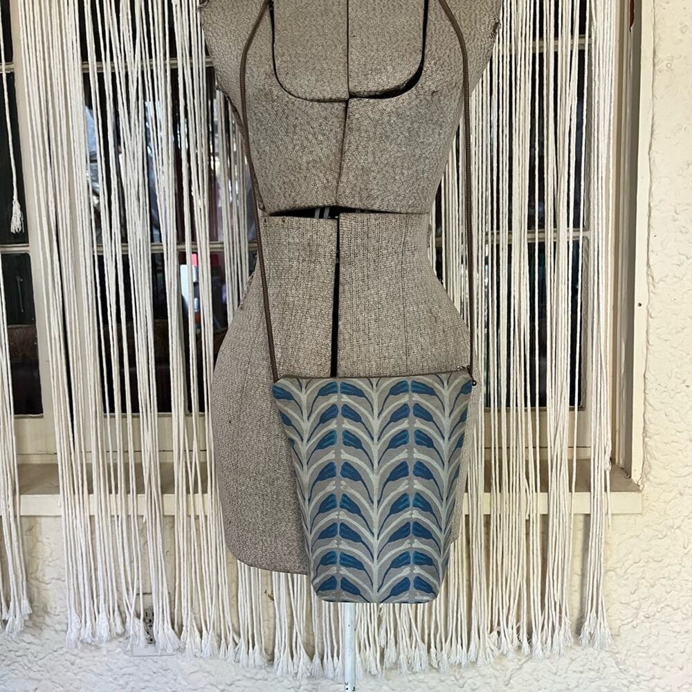 Maruca Blue Lily Crossbody Bag - Picture 4 of 6